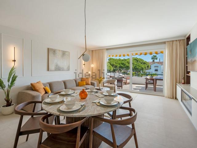 Ático en venta en Venalmar, Estepona