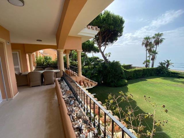Piso en alquiler en Venalmar, Estepona
