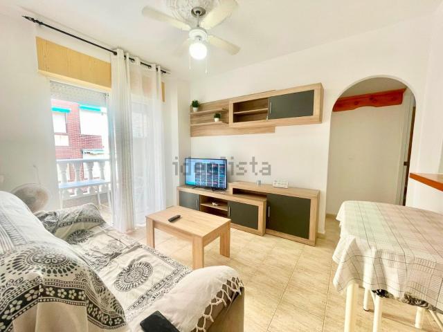 Piso en alquiler en Urbanización Calas Blancas, Torrevieja