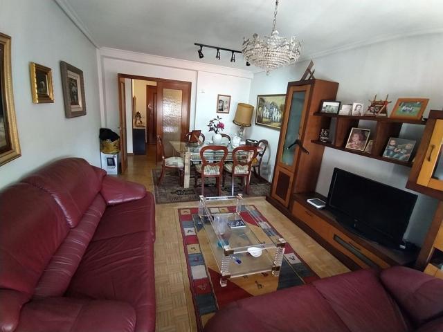 Piso en venta en Avilés, Versalles