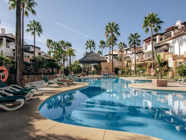 Dúplex en alquiler en Rio Real, Costa del Sol Occidental