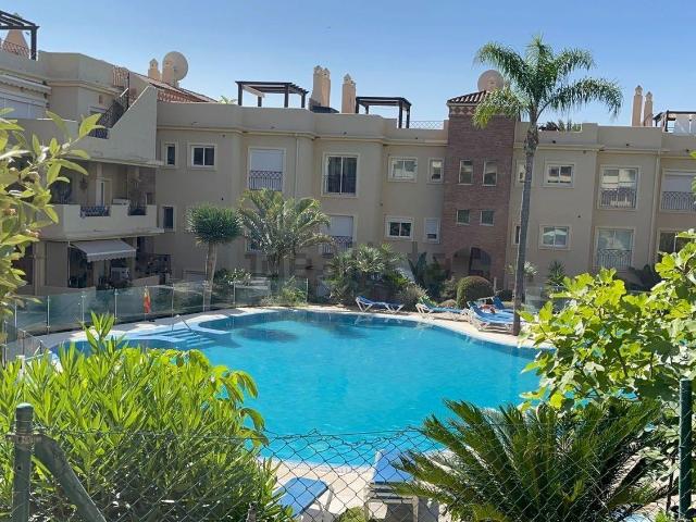 Piso en venta en Estepona, Costalita