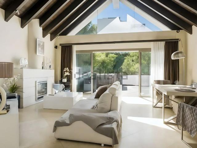 Dúplex en venta en La Alquería-El Paraíso, Costa del Sol Occidental