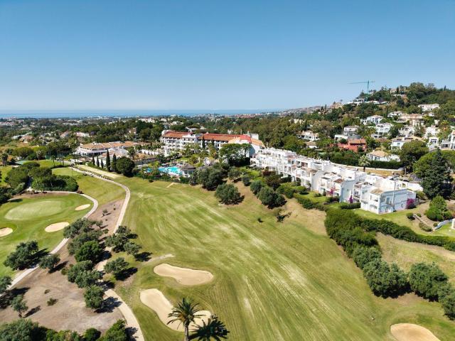 Dúplex en venta en La Quinta Hills, Benahavís