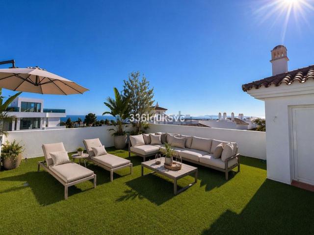 Dúplex en venta en La Alquería-El Paraíso, Costa del Sol Occidental