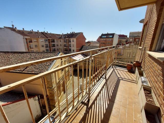 Piso en venta en El Pinar, Benavente