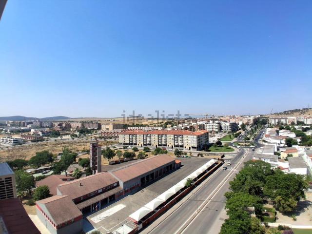 Piso en venta en Llopis Ivorra, Cáceres