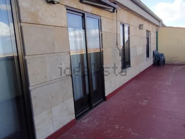 Ático en alquiler en Capuchinos, Salamanca