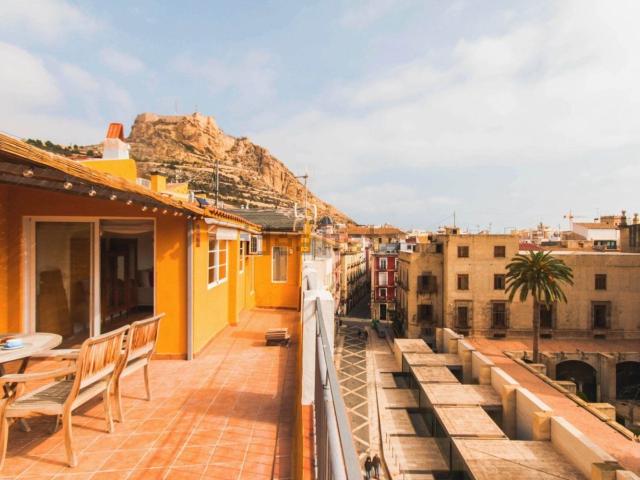 Ático en alquiler en Casco Antiguo - Santa Cruz - Ayuntamiento, l'Alacantí