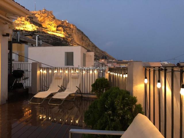 Ático en alquiler en Casco Antiguo - Santa Cruz - Ayuntamiento, Alacant / Alicante