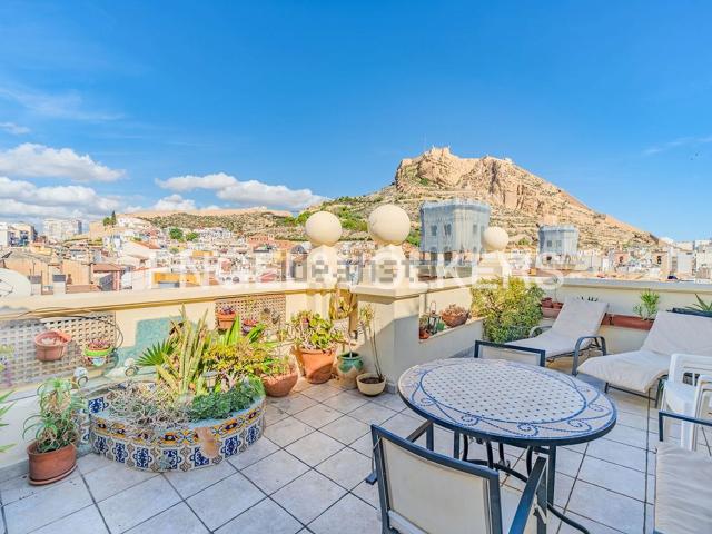 Ático en venta en Casco Antiguo - Santa Cruz - Ayuntamiento, l'Alacantí