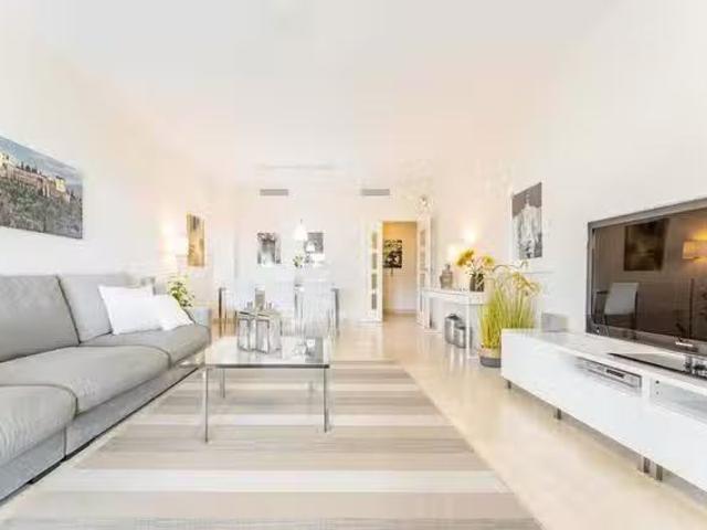 Apartamento en alquiler en La Alquería-El Paraíso, Costa del Sol Occidental
