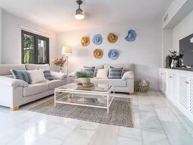 Apartamento en alquiler en Guadalmina, Marbella