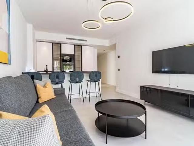 Apartamento en alquiler en Nueva Andalucía, Marbella