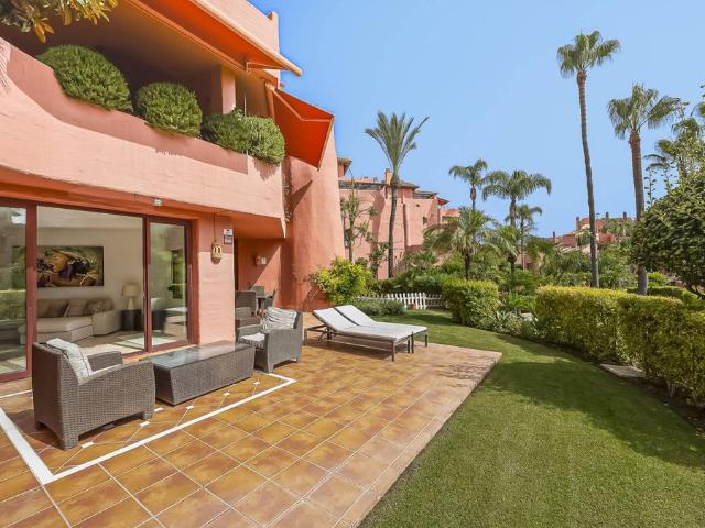 Piso en venta en Barriada Islas Canarias, Costa del Sol Occidental