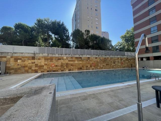 Piso en venta en San Juan Bautista, Madrid