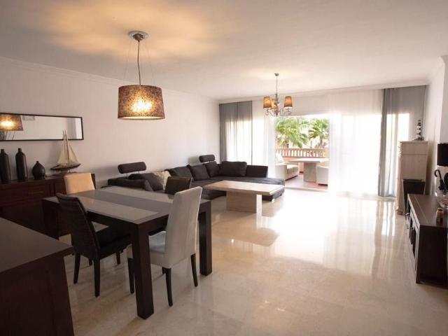 Piso en alquiler en Estepona, Urbanización Benatalaya