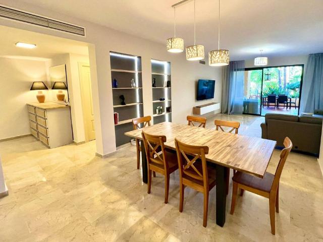 Piso en venta en Barriada Islas Canarias, Costa del Sol Occidental