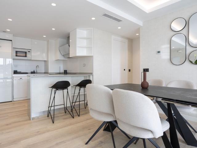 Piso en venta en Nueva Andalucía, Costa del Sol Occidental