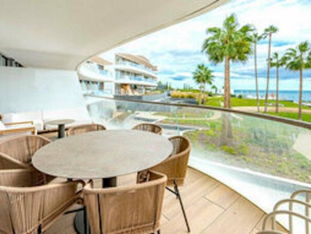Piso en venta en Estepona, Urbanización Altos de Guadalobon