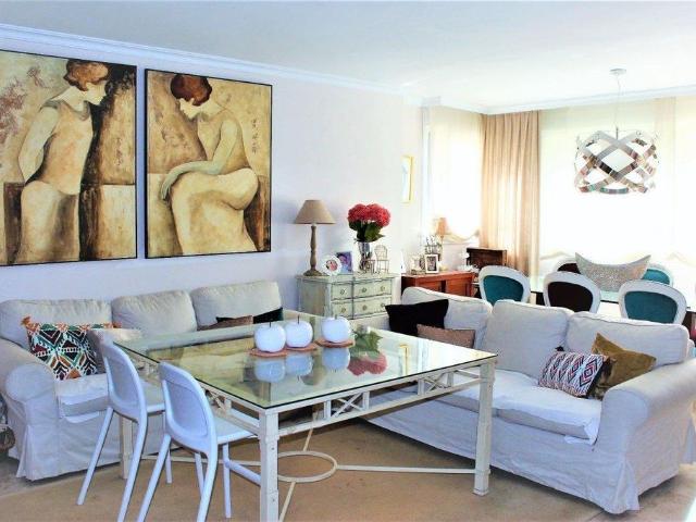 Piso en venta en La Calzada, Sevilla