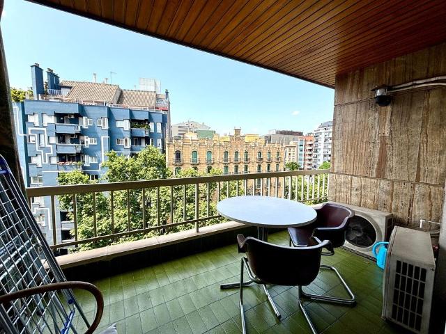 Piso en venta en Barcelona, la Salut