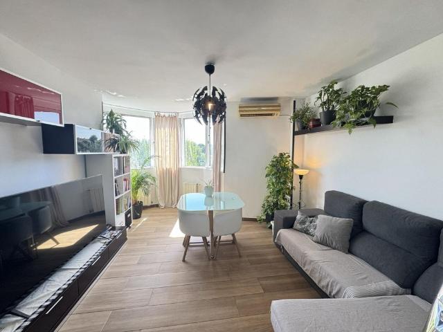 Piso en venta en Moratalaz, Madrid