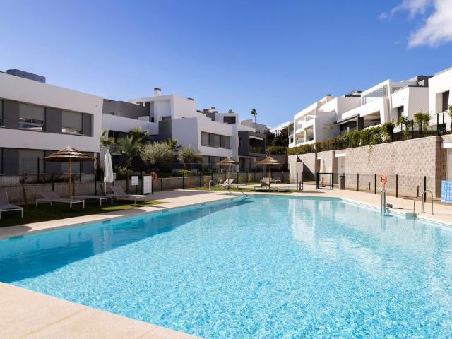 Piso en venta en Las Lomas, Estepona