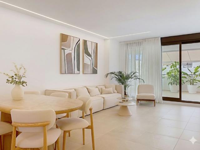 Piso en venta en Barriada Islas Canarias, Costa del Sol Occidental