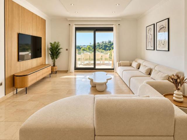 Piso en venta en La Resina, Estepona