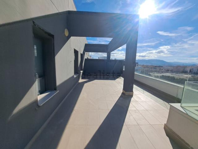 Ático en alquiler en Hacienda Cabello, Málaga