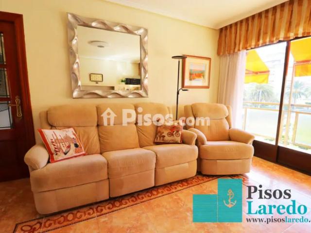 Apartamento en alquiler en Laredo