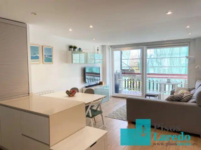 Apartamento en alquiler en Laredo