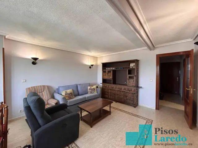 Apartamento en alquiler en Laredo