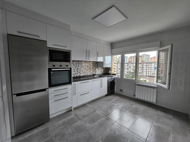 Apartamento en alquiler en El Llano, Gijón