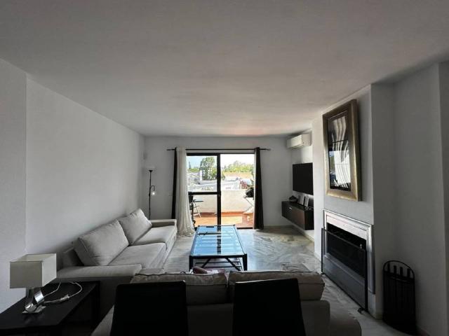 Piso en alquiler en Estepona, Las Gardenias