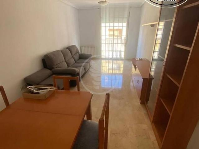 Piso en alquiler en Linares