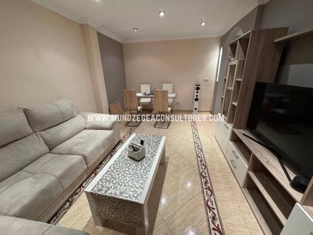 Piso en alquiler en Zona 1 (el Valle y Dehesa de la Villa), Lucena