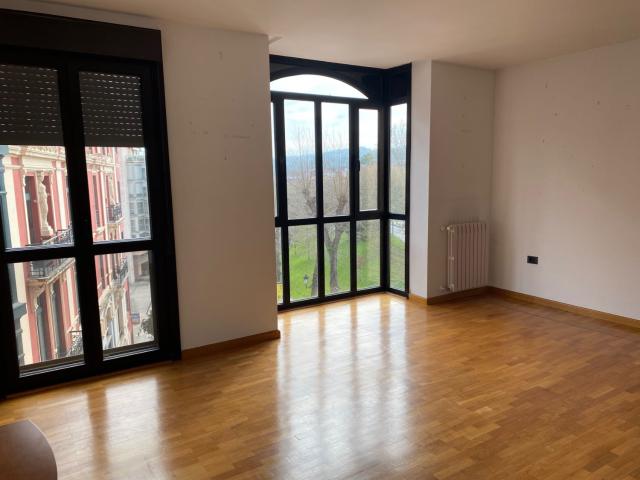 Piso en alquiler en Avilés, Versalles