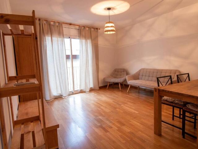 Piso en alquiler en Sarrià De Ter, Girona
