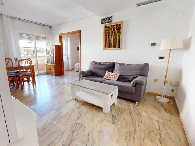 Piso en alquiler en Los Remedios, Sevilla