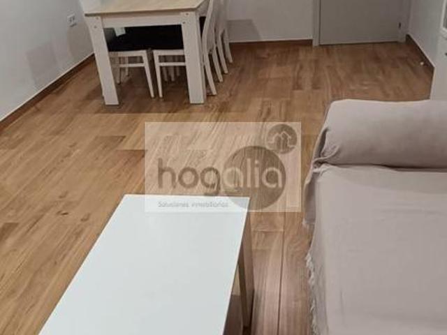 Piso en alquiler en Cerro-Amate, Sevilla