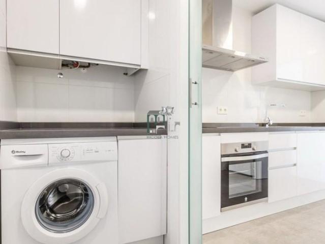 Piso en alquiler en Los Remedios, Sevilla