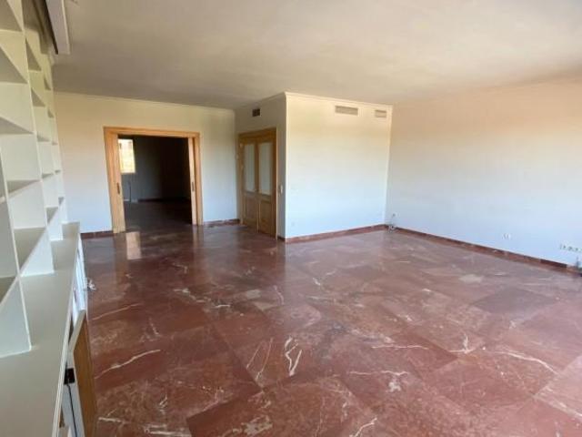 Piso en alquiler en Los Remedios, Sevilla