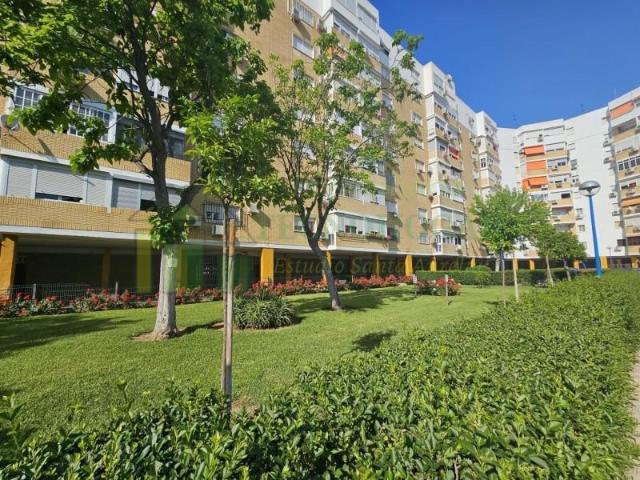 Piso en alquiler en Cerro-Amate, Sevilla