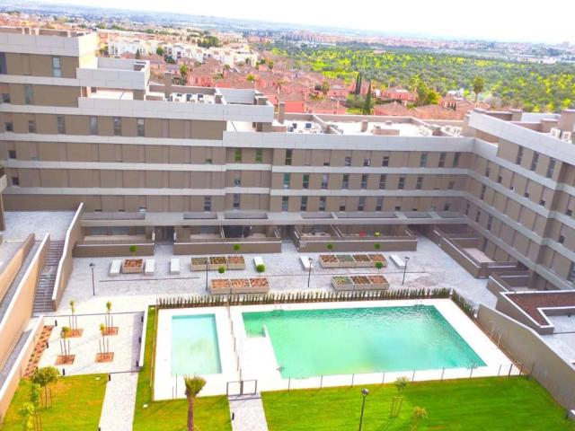 Piso en alquiler en Tomares, Andalucía