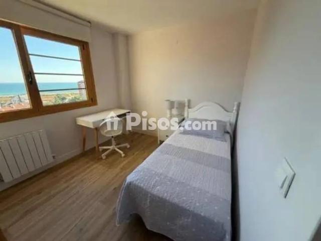 Apartamento en alquiler en Laredo