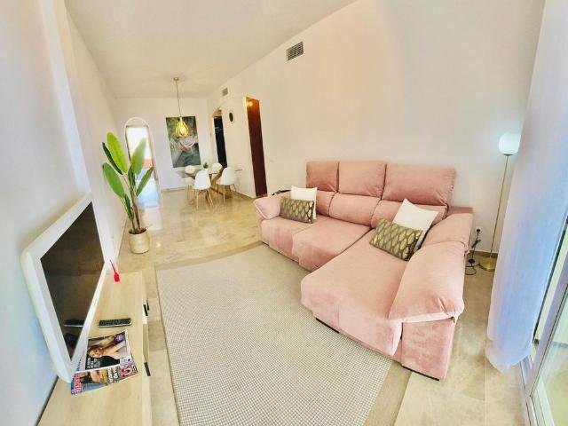 Apartamento en alquiler en Castillo de la Duquesa, Costa del Sol Occidental