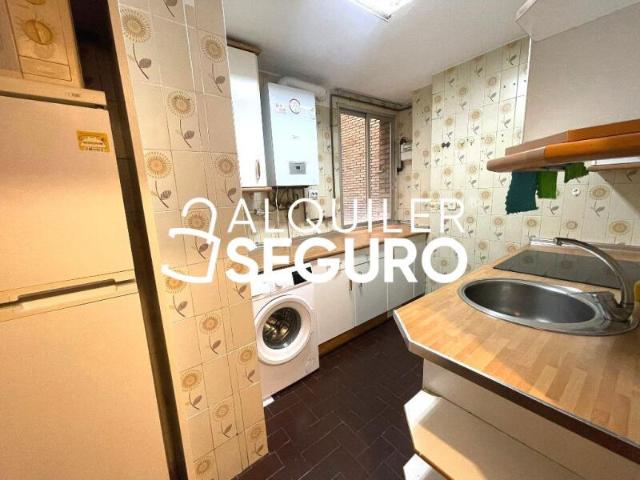 Apartamento en alquiler en Adelfas, Madrid