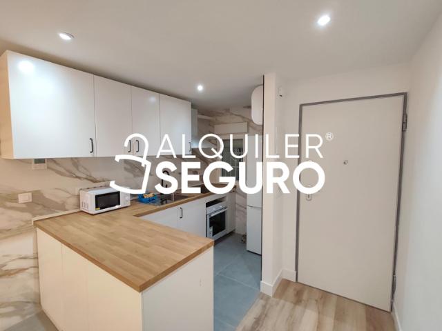 Apartamento en alquiler en Peñagrande, Madrid